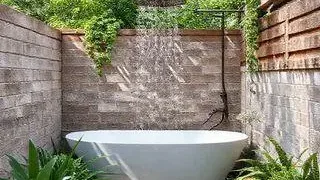 chuveirão no jardim