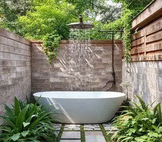 chuveirão no jardim